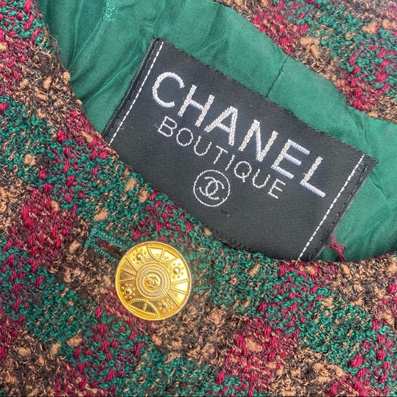 💎Chic CHANEL jacket from the 90’s. Luxury never goes out of style! 💎 - Picture 4 of 6